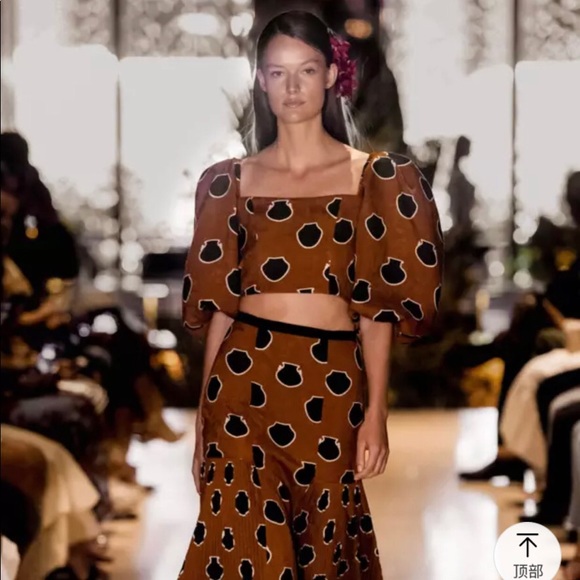 Runway Top and skirt set - Picture 2 of 6